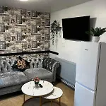 Cosy 4 Bedroom House In Knowle, *