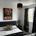 Cosy 4 Bedroom House In Knowle, 別荘 ブリストル