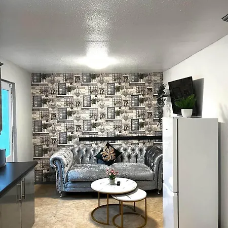 Modern 4 Bed Home,Contractors,Groups,Sleep 8 Bristol