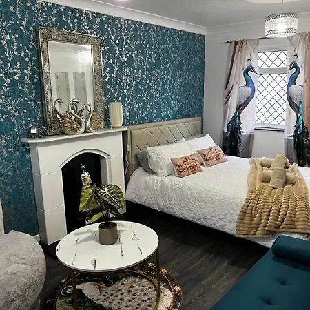 Cosy 4 Bedroom House In Knowle, Feriehus *