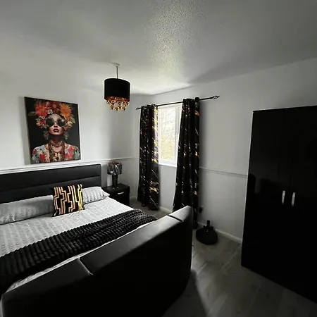 Casa de Férias Modern 4 Bed Home, Contractors, Groups, Sleep 8