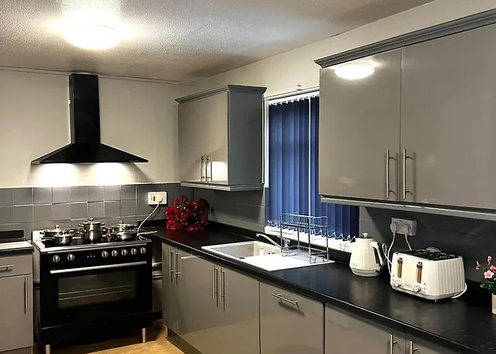 Cosy 4 Bedroom House In Knowle, Feriehus Bristol