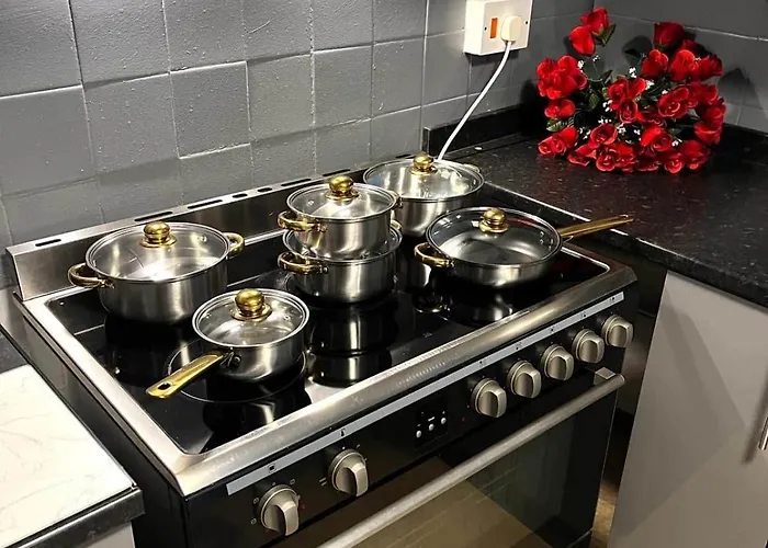 Cosy 4 Bedroom House In Knowle, *