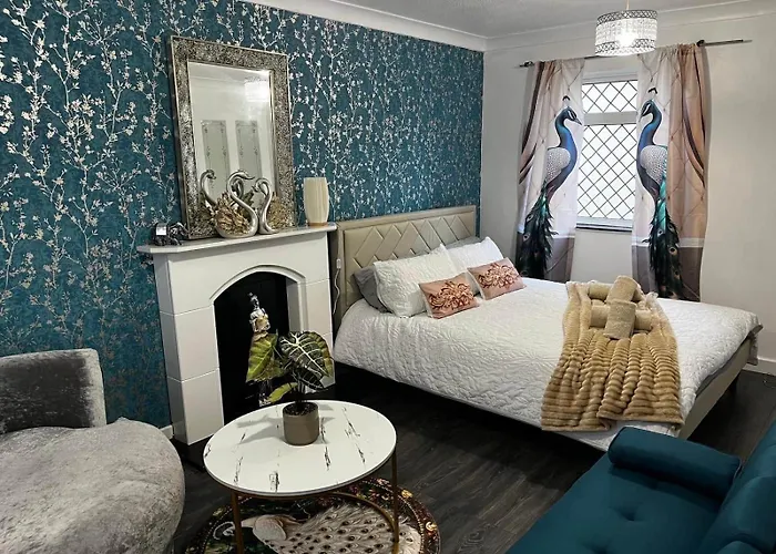 Cosy 4 Bedroom House In Knowle, Holiday home *