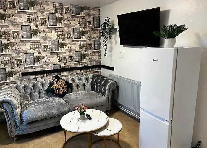 Cosy 4 Bedroom House In Knowle, Holiday home *