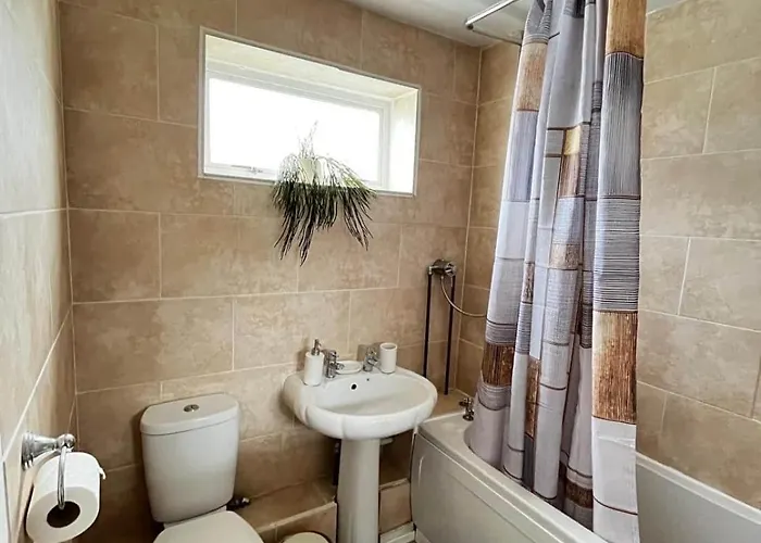 Cosy 4 Bedroom House In Knowle,