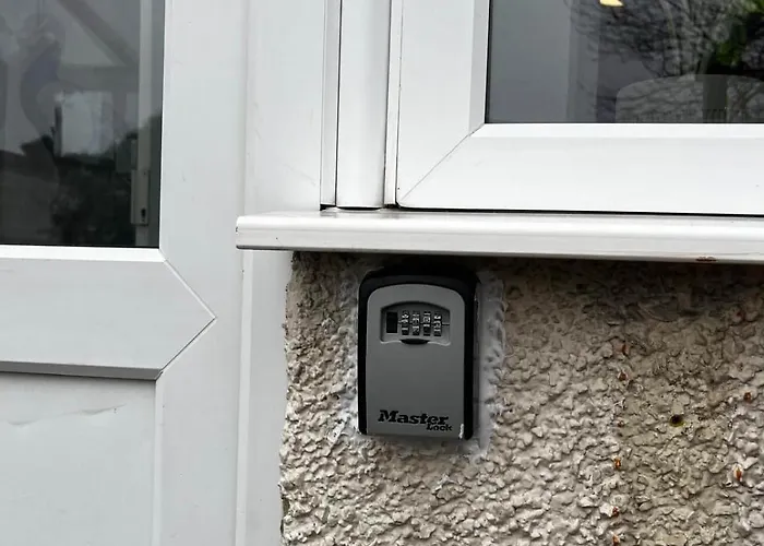 Cosy 4 Bedroom House In Knowle, Feriehus Bristol