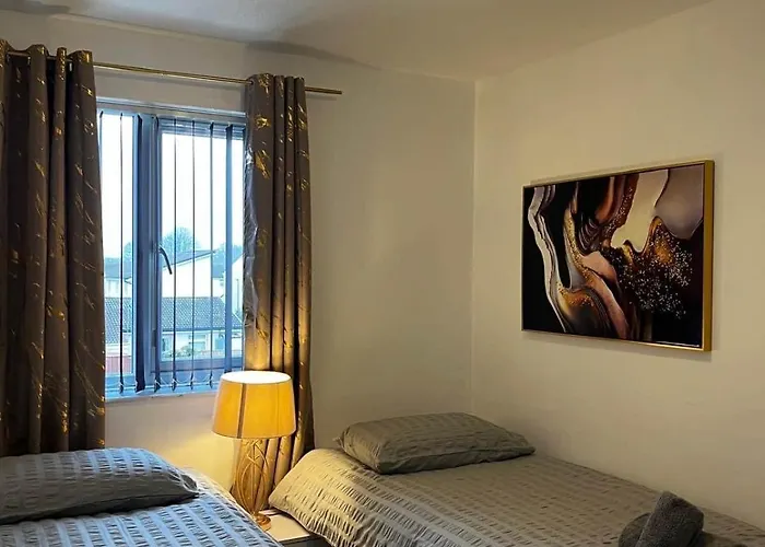 Cosy 4 Bedroom House In Knowle, Feriehus Bristol