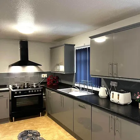 Cosy 4 Bedroom House In Knowle, 度假居 布里斯托